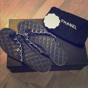 ⭐️CHANEL suede calfskin chain thong sandal⭐️